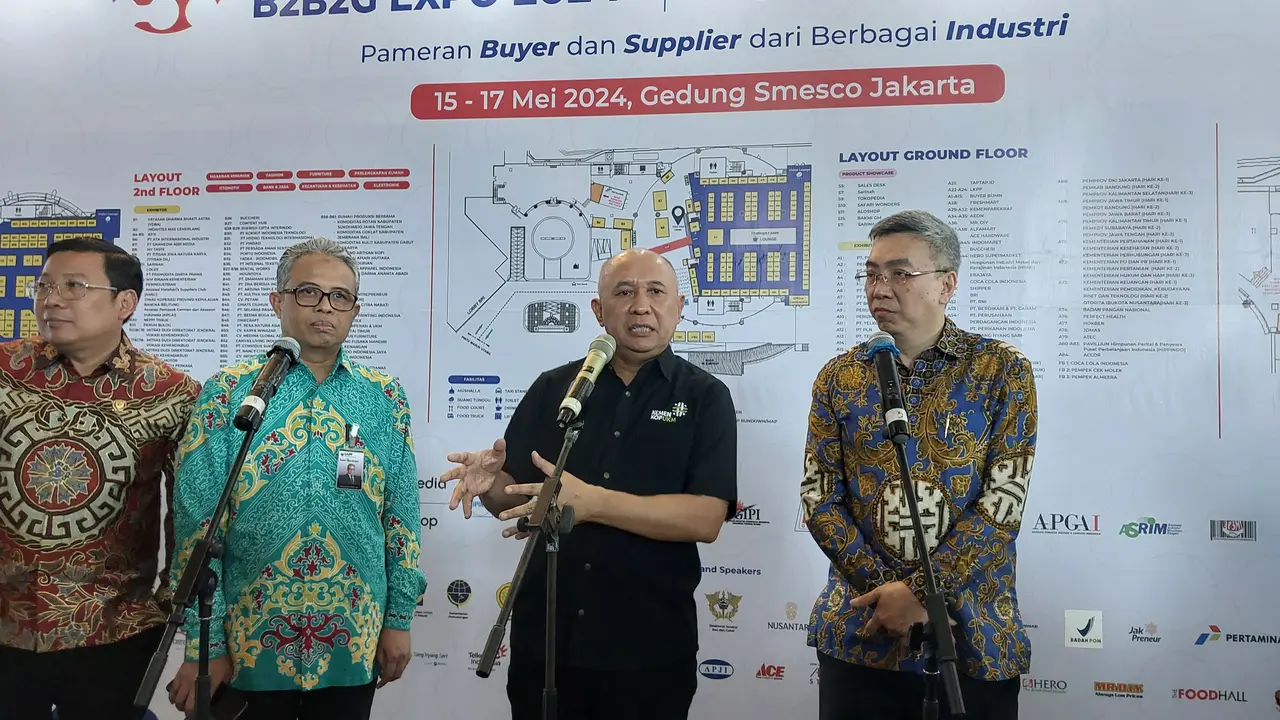 Menteri Koperasi dan UKM Teten Masduki mengungkap alasan diundurnya ketentuan wajib sertifikasi halal bagi UMKM.