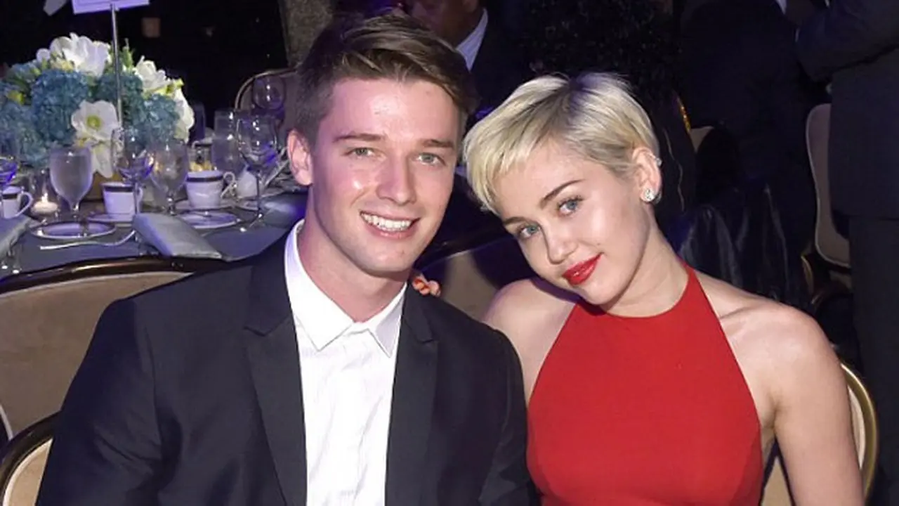 [Bintang] Miley Cyrus - Patrick Schwarzenegger