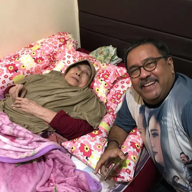 6 Potret Kenangan Aminah Cendrakasih dan Pemain Si Doel, 29 Tahun Berkarya Bersama