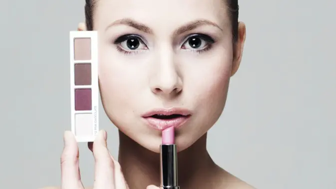 Gunakan Lipliner untuk Bibir Lebih Seksi & Penuh