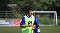 Mantan bek Sriwijaya FC, Bobby Satria, mengadu nasibnya di Persib Bandung. (Bola.com/Muhammad Ginanjar)