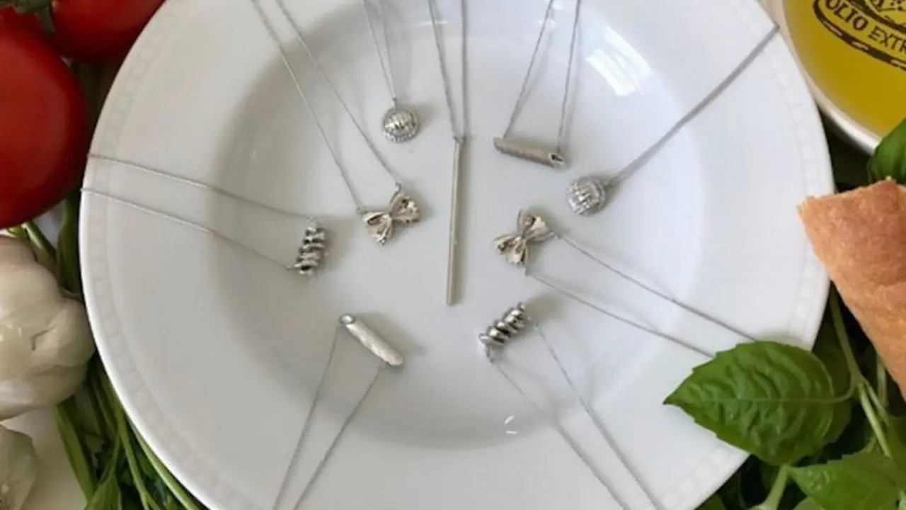 Keunikan Kalung yang Berbentuk Pasta