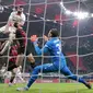 Bek RB Leipzig, Josko Gvardiol (tengah) berhasil menjebol gawang Manchester City dalam pertandingan leg pertama babak 16 besar Liga Champions 2022/2023 antara RB Leipzig melawan Manchester City yang berlangsung di Red Bull Arena, Kamis (23/2/2023). (AFP/Odd Andersen)