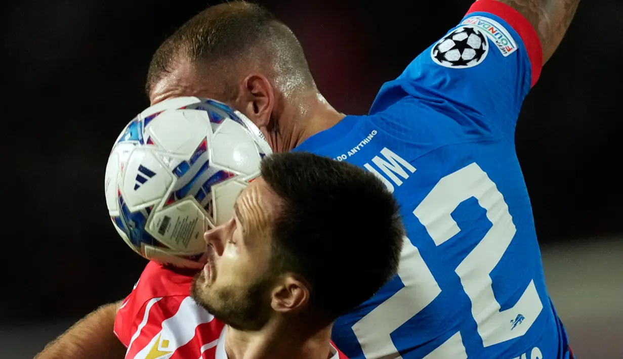 Dua gol RB Leipzig dicetak oleh Xavi Simons dan Lois Openda. Adapun Red Star Belgrade mendapat gol melalui bunuh diri Benjamin Henrichs. (AP Photo/Darko Vojinovic)