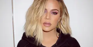 Keluarga Kardashian sepertinya tak puas dalam mencari sensasi. Kali ini, kehamilan Khloe Kardashian pun jadi kontroversi. (instagram/khloekardashian)