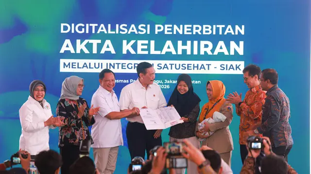 Peluncuran integrasi layanan digital melalui integrasi SATUSEHAT dan Sistem Informasi Administrasi Kependudukan (SIAK) untuk mempermudah penerbitan akta kelahiran. (Foto: Dok Kemenkes)