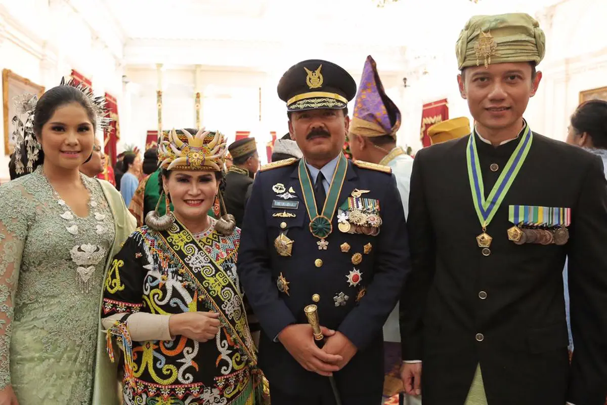HUT ke-74 RI, AHY dan Annisa Pohan Tampil Serasi Berbaju Adat