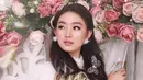 Saat mengenakan gaun, Natasha Wilona terlihat seperti bidadari. Apalagi saat foto, ia dikelilingi dengan bunga-bunga. (Foto: instagram.com/natashawilona12)
