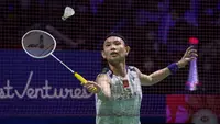 Sementara Tai Tzu Ying mengalahkan wakil Cina lainnya sebagai unggulan ke-4, Chen Yu Fei di semifinal dengan 10-21, 26-24 dan 21-12. (Bola.com/Bagaskara Lazuardi)