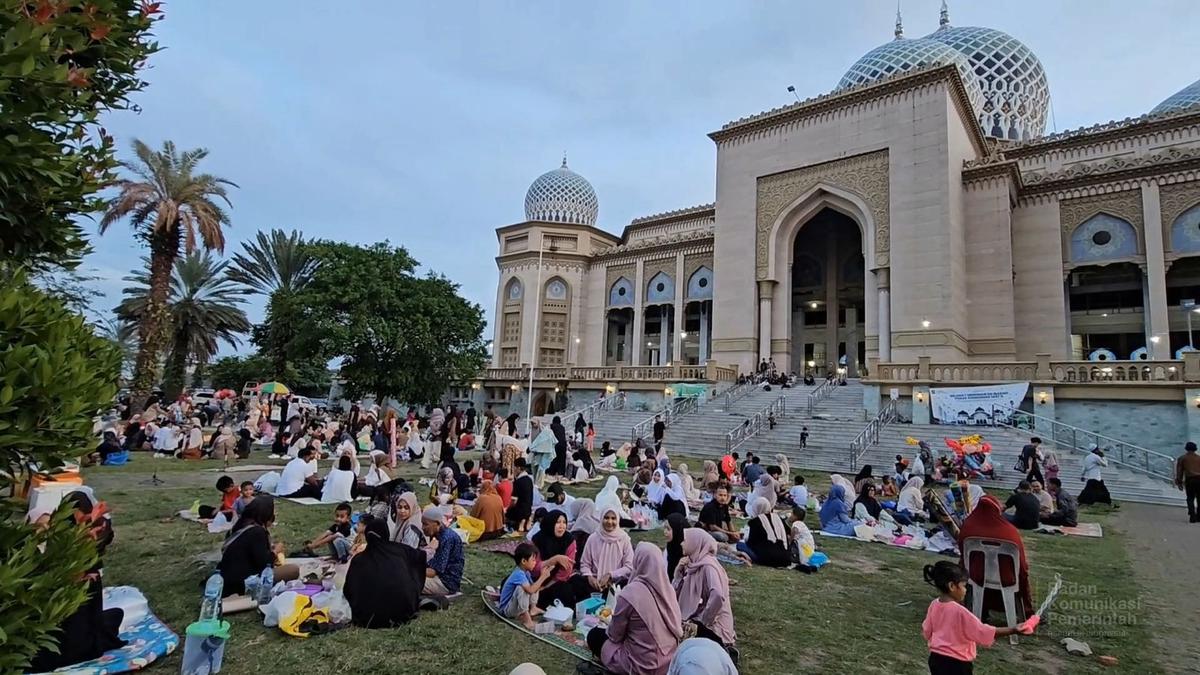 Pulih dari Bencana, Potret Suasana Ngabuburit dan Berburu Takjil Ala Warga Aceh