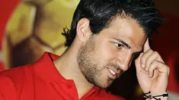 Gelandang Timnas Spanyol dan Arsenal Francesc Fabregas memberikan keterangan di Jakarta, Rabu (22/6), dalam mendukung donasi pangan bergizi bagi anak-anak 'Kids Helping Kids'. FOTO ANTARA/Puspa Perwitasari
