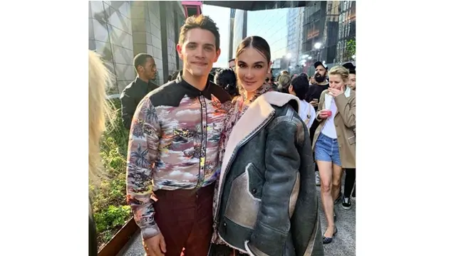 Sukses Bikin Iri, Ini 7 Potret Akrab Luna Maya Bareng Selebriti Dunia