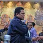 Menteri BUMN Erick Thohir bersama Menteri Investasi atau Kepala Badan Koordinasi Penanaman Modal (BKPM) Bahlil Lahadalia seusai mengikuti rapat kerja bersama di kompleks Parlemen, Senayan, Jakarta, Kamis (8/9/2022). Rapat kerja antara Komisi VI DPR, Kementerian BUMN, dan Kementerian Investasi atau Badan Koordinasi Penanaman Modal (BKPM) tersebut membahas kinerja keuangan BUMN yang terdampak utang luar negeri serta perkembangan investasi di Indonesia pada 2021 dan 2022. (Liputan6.com/Angga Yuniar)