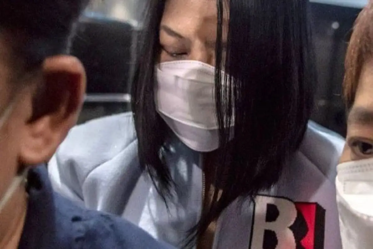 Gaya Putri Candrawathi saat Ditahan Polisi Disorot, Pakai Jaket Burberry Rp21 Juta