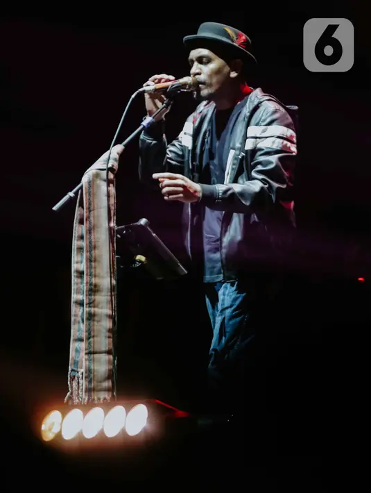 Aksi panggung Glenn Fredly dalam festival musik Love Fest di Istora Senayan, Jakarta, pada 22 Februari 2020. Salah satu penyanyi kebanggaan Indonesia, Glenn Fredly meninggal dunia, Rabu (8/4/2020) malam dalam usia 44 tahun di sebuah rumah sakit di Jakarta Selatan. (Liputan6.com/Faizal Fanani)