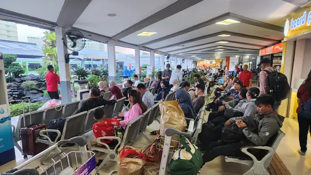 Penumpang di Daerah Operasi (KAI Daop) 2 Bandung.