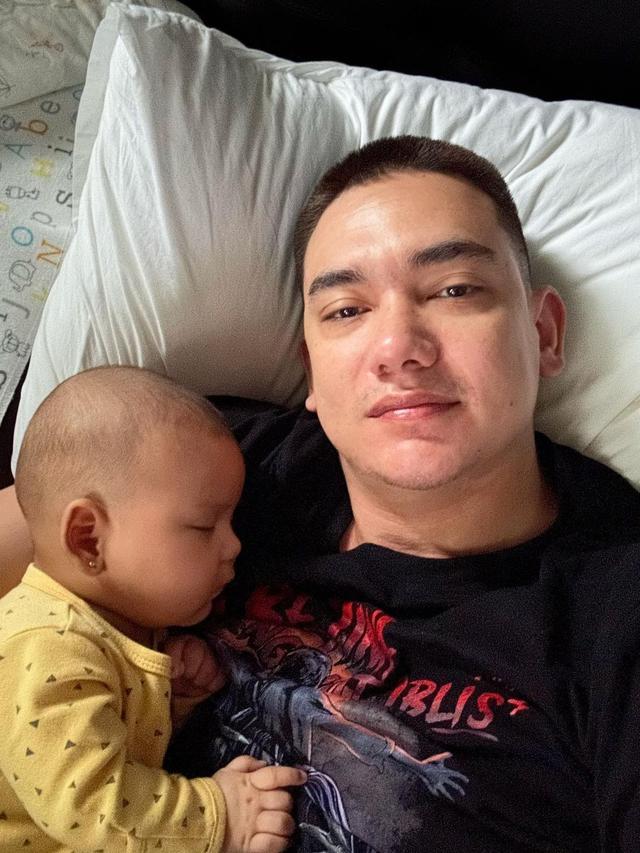 Potret Adipati Dolken Asuh Baby Nae Ini Bikin Senyum Tipis