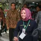 Presiden Joko Widodo (ketiga kiri) bersama Mendikbud Anies Baswedan (kiri) meninjau pelaksanaan Ujian Nasional (UN) di SMA Negeri 2 Jakarta, Selasa (14/4/2015). (Liputan6.com/Faizal Fanani)