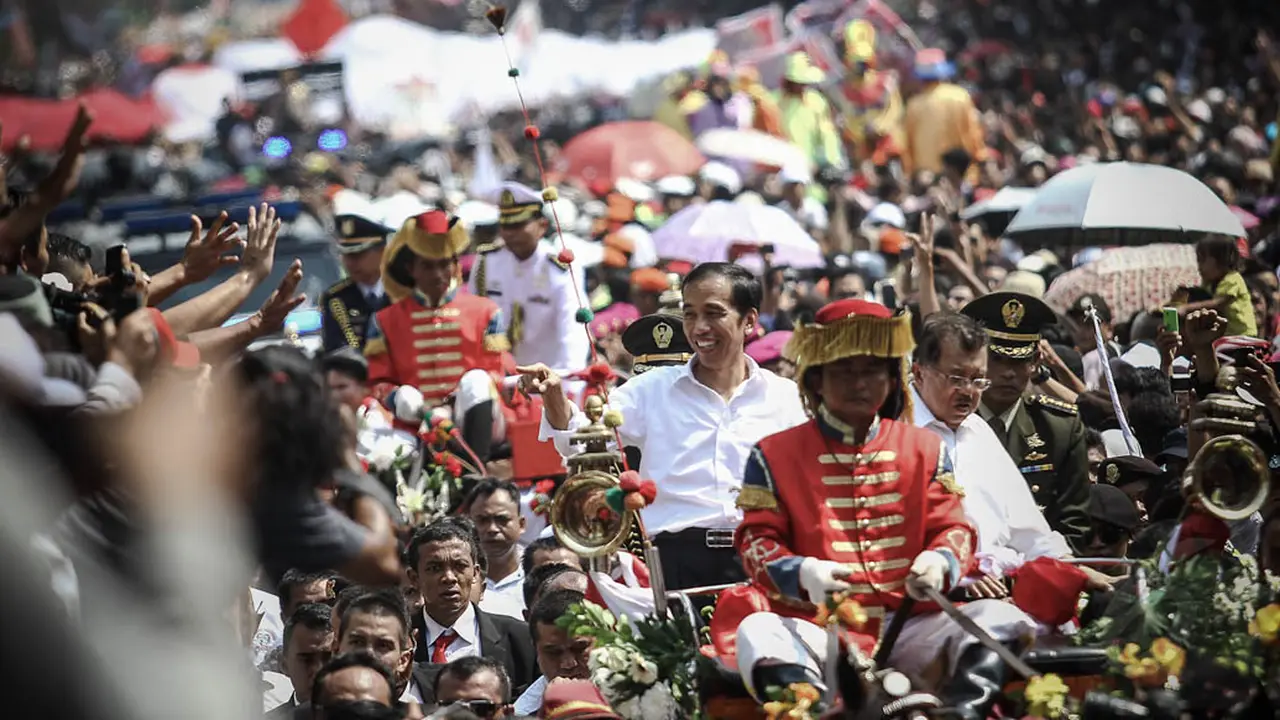 Senyum Bahagia Jokowi-JK di Tengah Lautan Manusia