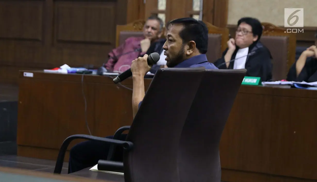 Terpidana korupsi e-KTP, Setya Novanto menjawab pertanyaan saat menjadi saksi dalam kasus dugaan suap proyek PLTU Riau-1 dengan terdakwa, Sofyan Basir yang juga mantan Dirut PLN di Pengadilan Tipikor, Jakarta, Senin (12/8/2019). Sidang mendengar keterangan saksi. (Liputan6.com/Helmi Fithriansyah)