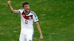 Ekspresi gelandang Timnas Jerman, Thomas Mueller, saat merayakan gol ketiganya di laga penyisihan Piala Dunia 2014 Grup G kontra Portugal, (16/6/2014). (REUTERS/Fabrizio Bensch)