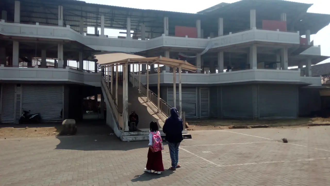 Gedung PKL di Babakan, Pajagalan, Garut, Jawa Barat nampak kosong