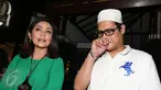 Kristina (kiri) bersama Gus Anom usai dari sebuah rumah makan di Tebet, Jakarta, Selasa (1/10). Kristina menampik anggapan dirinya tengah berkencan dengan sang ustadz. (Liputan6.com/Herman Zakharia)