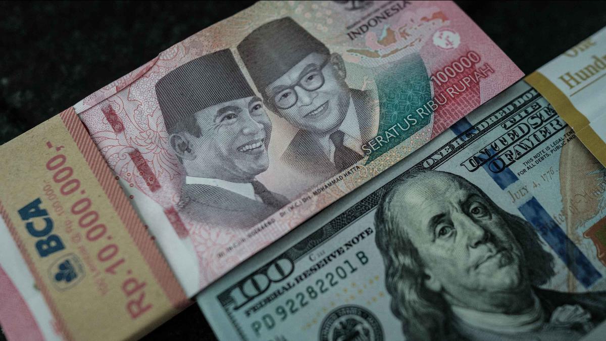Nilai Tukar Rupiah Terus Tertekan