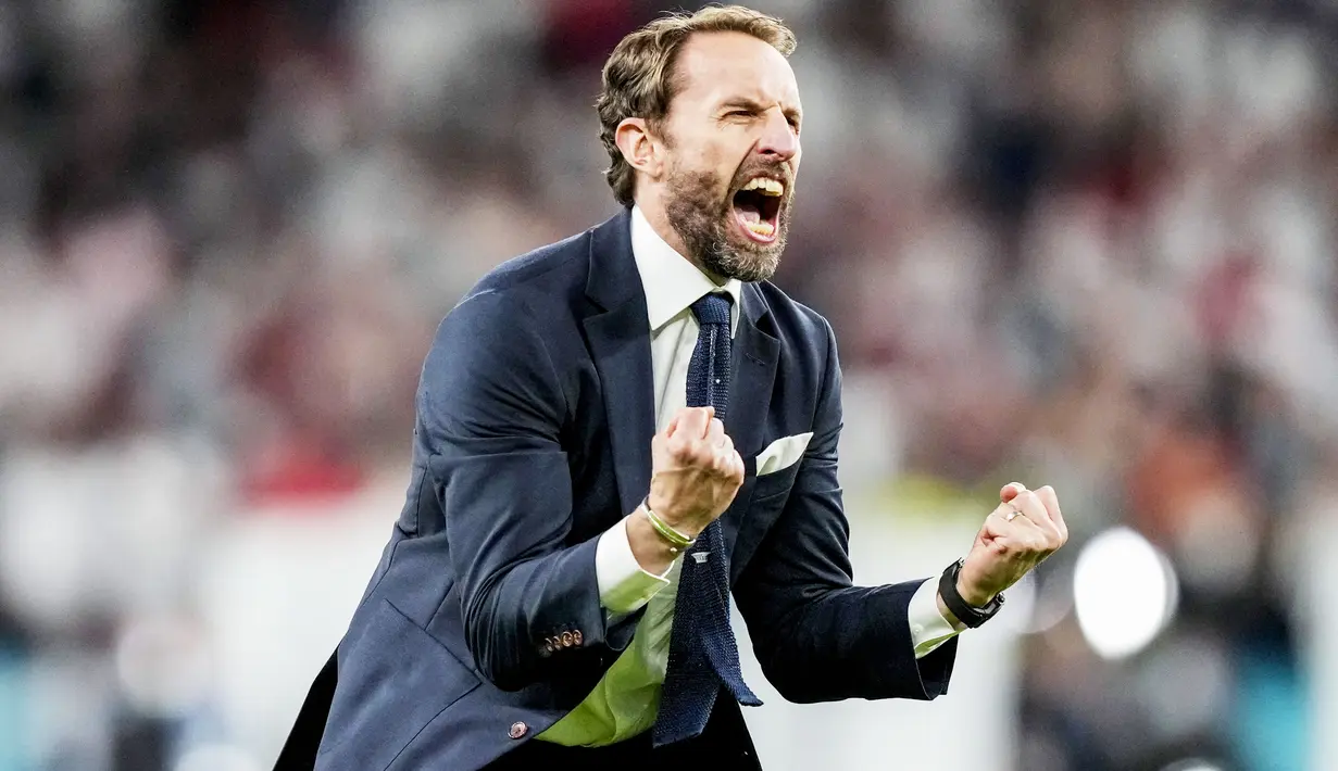 Pelatih Timnas Inggris, Gareth Southgate, meluapkan kebahagiaan usai membawa anak asuhnya mengalahkan Denmark pada laga semifinal Euro 2020 di Stadion Wembley, Kamis (8/7/2021). (Foto:AFP/Frank Augstein,Pool)