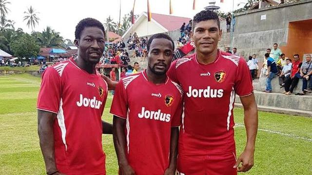 Antonio Claudio (kanan)