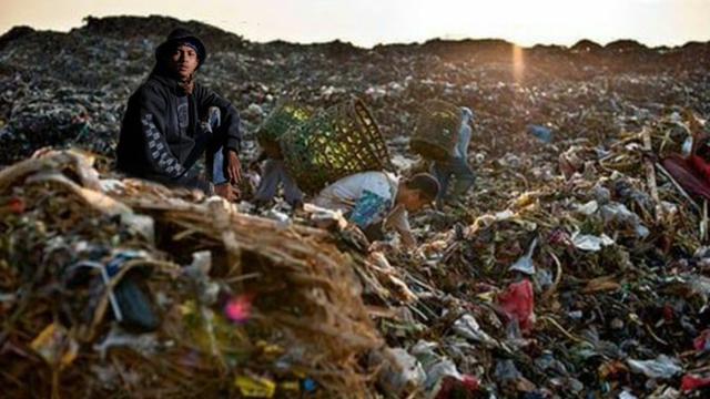 Pria Ini Minta Fotonya Diedit Lebih Bagus, 6 Hasilnya Bikin Senyum Sendiri