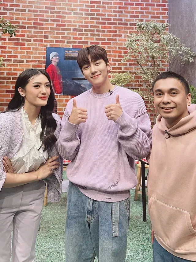 Gaya Anissa Aziza Bertemu dan Peluk Ji Chang Wook, Tampil Matching dengan Sang Idola