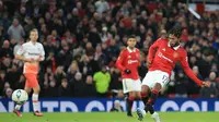 Gelandang Manchester United Fred mencetak gol ketiga untuk&nbsp;MU dalam pertandingan putaran kelima Piala FA di Old Trafford, Kamis (2/3/2023) dini hari WIB. MU menang 3-1.&nbsp;(Lindsey Parnaby / AFP)