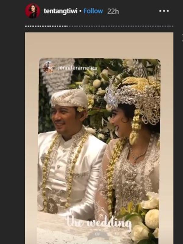 Tiwi Eks T2 gelar pernikahan dengan adat sunda dan telah resmi menjadi istri Arsyad Rahman. (Sumber: Instagram/@