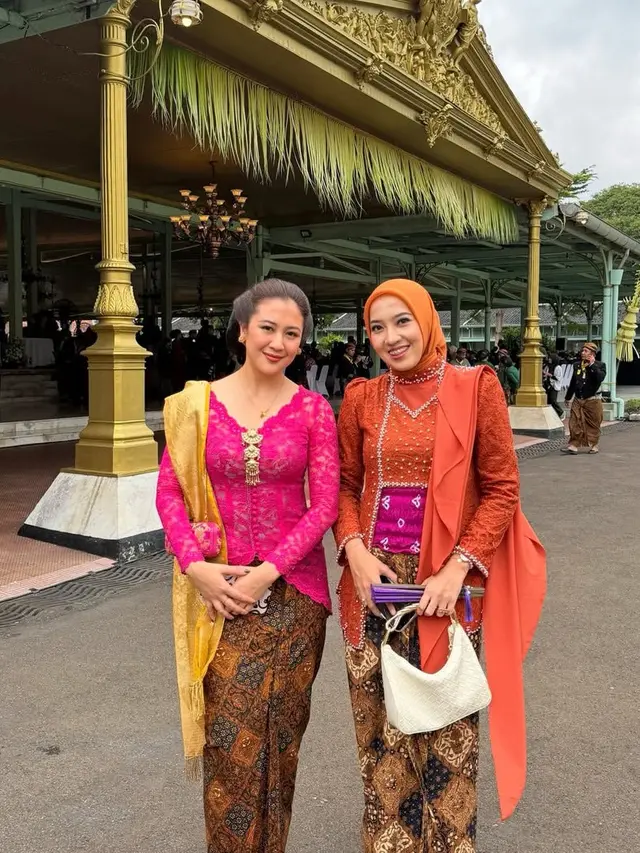 Sherina Munaf Hadir di Acara Sakral Pura Mangkunegaran Solo pakai kebaya pink. [@maramhrsm]