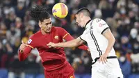 AS Roma sukses mengantongi tiga poin penting usai menjamu Spezia dalam laga lanjutan Serie A yang digelar di Stadio Olimpico, Selasa (14/12/2021).  (Alfredo Falcone/LaPresse via AP)