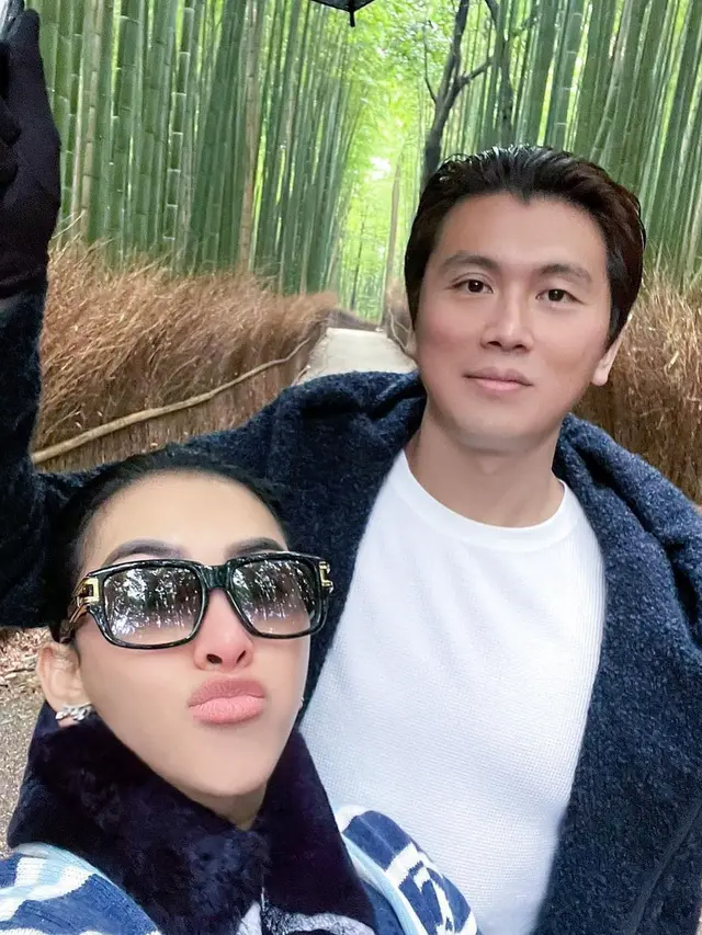 Pamer Kemesraan, Ini 8 Potret Syahrini dan Reino Barack saat di Jepang