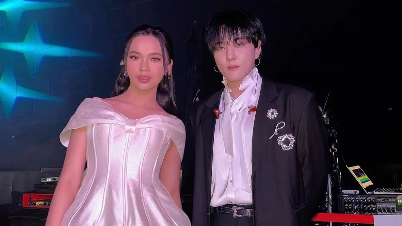 Gaya Serasi Lyodra Ginting dan DK iKON Bak Sepasang Pengantin di Atas Panggung