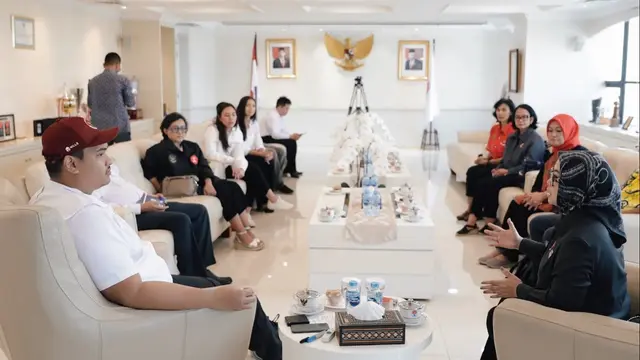 7 Potret Angela Gilsha yang Kini Jadi Staf Ahli Kemenpora