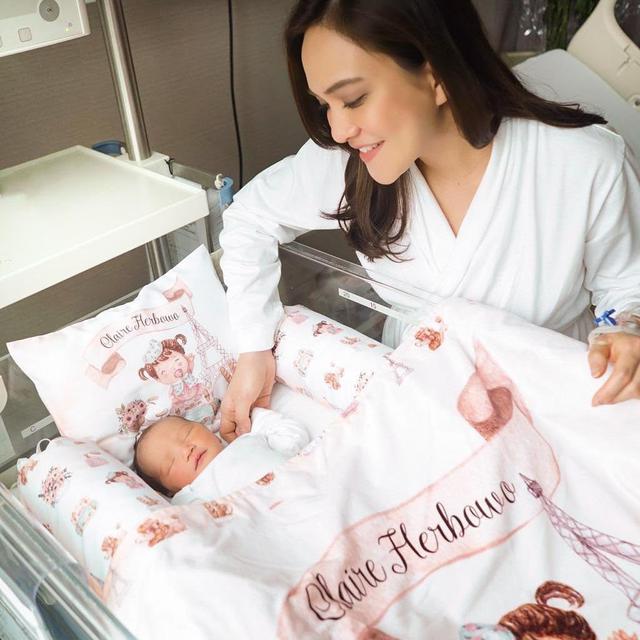 7 Potret Terbaru Shandy Aulia Usai Melahirkan, Tetap Tampil Menawan