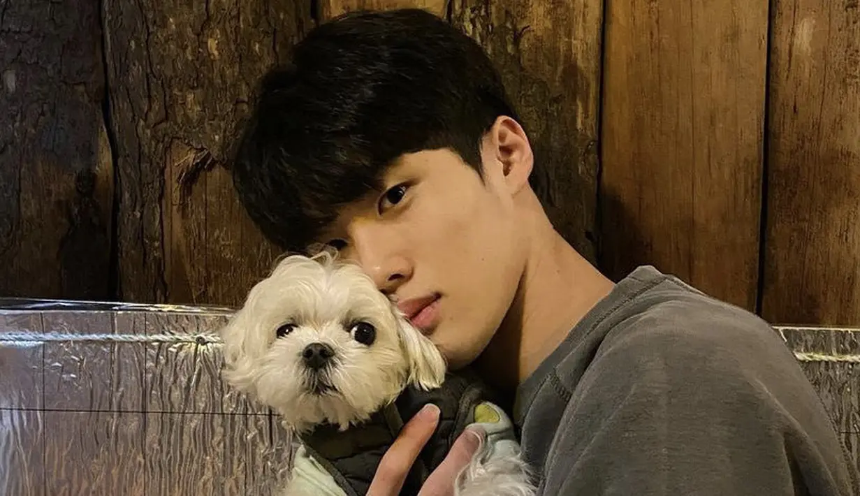 Tak banyak basa-basi, Hwang Sun Woo membalas dukungan Jennie dengan reaksi yang dirasakannya saat itu. "Tanganku gemetaran," ia membalas. Dok. Instagram Hwang Sun Woo