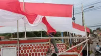 Cerita Kuli Bangunan di Cianjur Sisihkan Gaji Demi Bendera Merah Putih Sepanjang 680 Meter