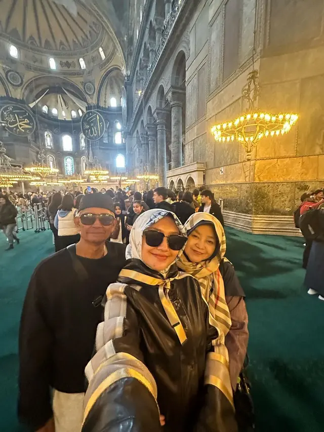 7 Potret Seru Jihan Audy Ajak Liburan Orang Tua Ke Turki