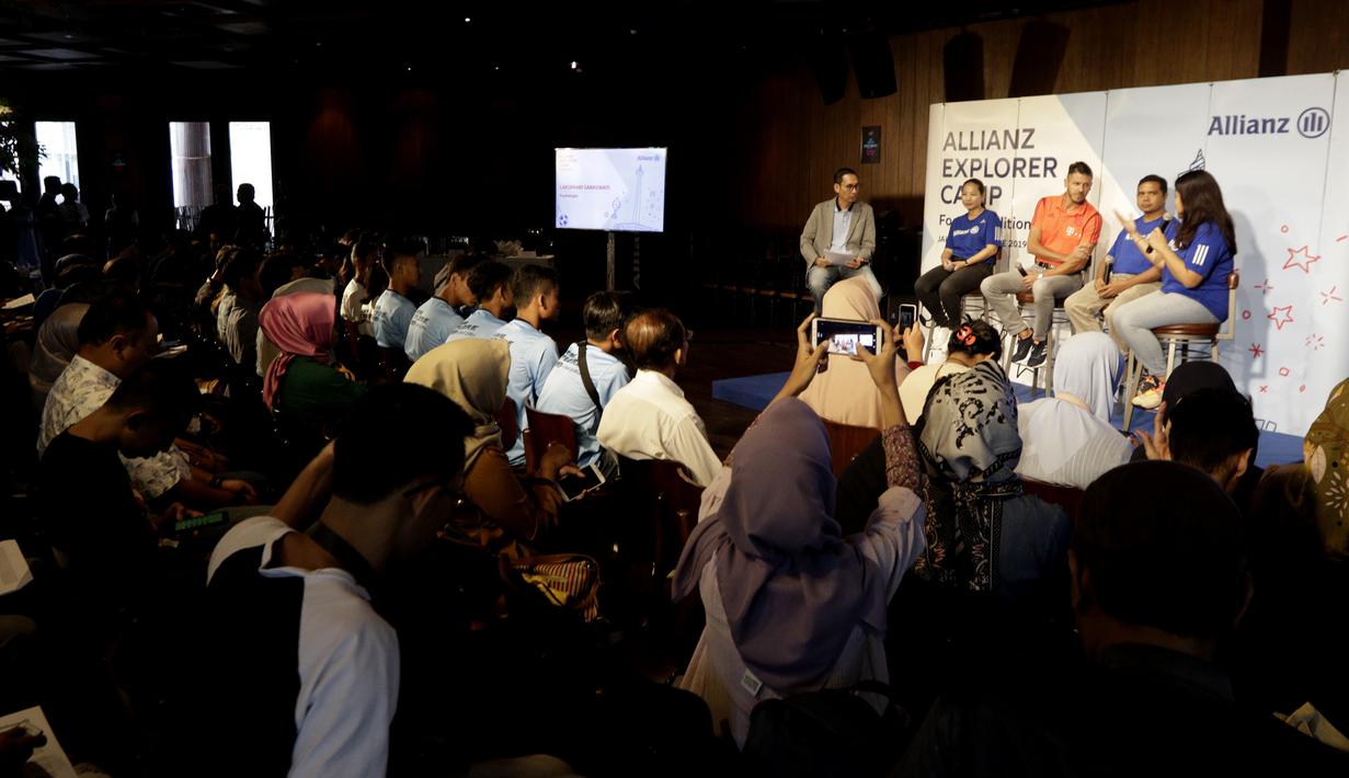 Suasana jumpa pers legenda Bayern Munchen, Martin Demichelis, di Kawasan Kuningan, Jakarta, Senin (24/6/2019). Delapan anak Indonesia terpilih untuk mengikuti Allianz Explorer Camp 2019 di Jerman dan Singapura. (Bola.com/M Iqbal Ichsan)