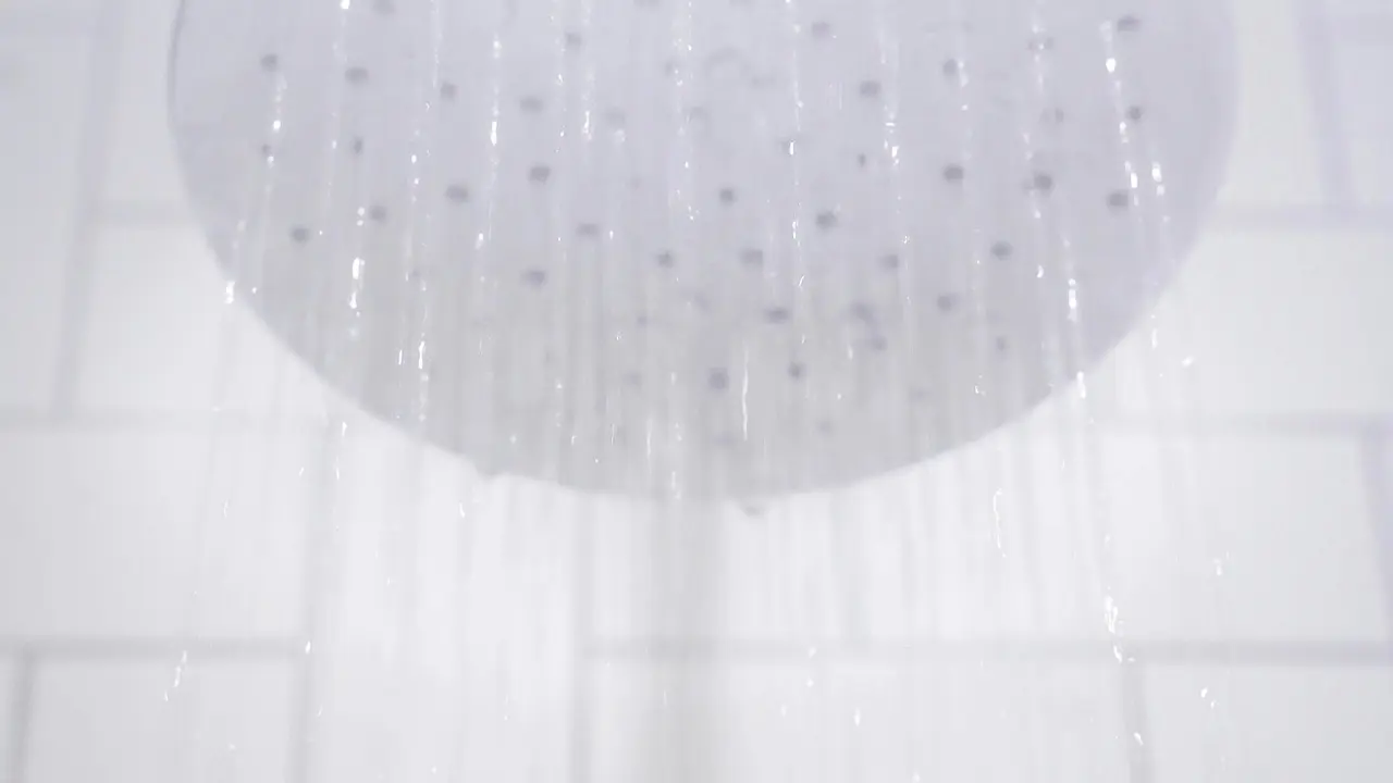 Ilustrasi shower di kamar mandi