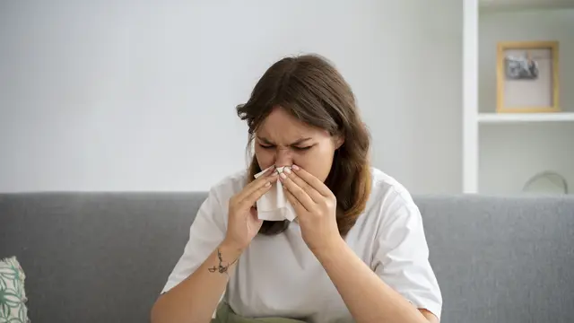 4. Cuci Hidung dengan Air Garam