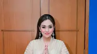 Ajarkan Anak Berbagi di Bulan Ramadan, Celine Evangelista dapat Pujian dari Warganet