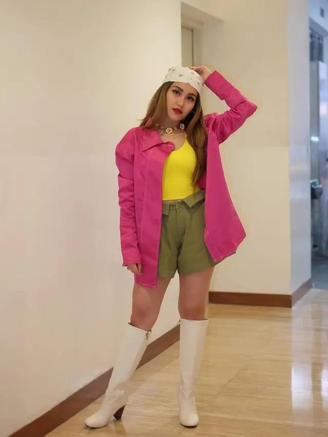 7 Gaya OOTD Ayu Ting Ting yang Curi Perhatian, Bak Idol K-Pop
