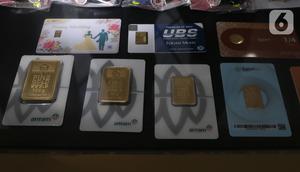 Emas batangan terlihat di galeri 24 Pegadaian, Tangerang, Selasa (7/7/2020). Kenaikan harga emas Pegadaian khusus batangan 1 gram cetakan Antam di tengah lonjakan kasus virus corona menjaga permintaan untuk safe havenlogam mulia. (Liputan6.com/Angga Yuniar)