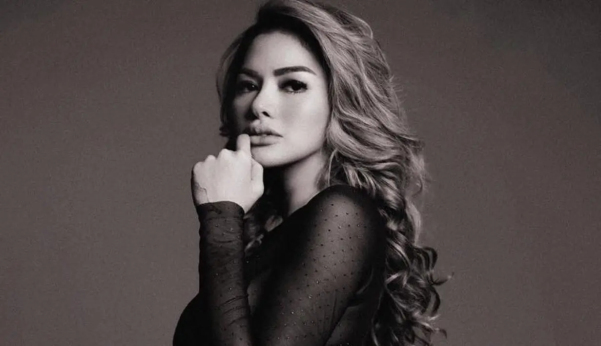 Lebih jelas ia mengatakan bahwa telah merasa sakit hati karena mereka yang jalan dengan Niki menanggap bahwa imej dirinya jadi jelek. Hal itulah yang membuat Niki Sakit hati. (instagram/nikitamirzanimawardi_17)